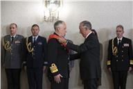O Presidente da República e Comandante Supremo das Forças Armadas, Marcelo Rebelo de Sousa, condecora o Almirante António Silva Ribeiro, com a Grã-Cruz da Ordem Militar de Cristo, na altura em que termina as suas funções como Chefe do Estado-Maior-General das Forças Armadas (CEMGFA)