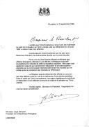 Carta do Rei Alberto II endereçada ao Presidente da República Portuguesa, Jorge Sampaio, em resposta à que lhe foi dirigida, expondo a situação em Timor-Leste após a realização do referendo em 30 de agosto de 1999, e informando ter a Bélgica - pela voz do seu Vice-Primeiro Ministro e Ministro dos Negócios Estrangeiros - ter reconhecido o resultado da consulta popular e apoiar os esforços para encontrar uma solução pacífica no quadro das Nações Unidas e da União Europeia.