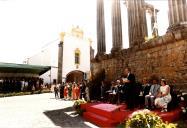 O Presidente Mário Soares discursa junto ao Templo de Diana, na presença - entre outros - da Arquiteta Helena Roseta, presidente da Comissão Organizadora do 10 de Junho e do Primeiro Ministro, Aníbal Cavaco Silva, a 10 de junho de 1986