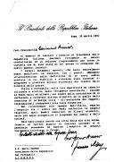 Carta do Presidente da República Italiana, Francesco Cossiga, dirigida ao Presidente da República, Mário Soares, saudando-o e agradecendo-o por todas as cortesias que lhe foram dedicadas por ocasião dos diversos encontros ao longo do tempo em que ocupou o cargo que agora deixa e fazendo votos para que as relações entre os dois países se reforcem, enquanto membros da Comunidade Europeia e aliados atlânticos.