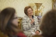 A Dra. Maria Cavaco Silva promove, no Palácio de Belém, um Encontro com Mães Adotivas - Mulheres oriundas de vários pontos do país, algumas também com filhos biológicos, que adotaram crianças em diferentes idades e em circunstâncias diversas, a 9 de maio de 2012