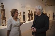 A Dra. Maria Cavaco Silva visita, no Pátio da Galé, Terreiro do Paço, a Exposição de José de Guimarães “África - Diálogo Mestiço”, a 22 de setembro de 2009