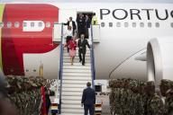O Presidente da República, Marcelo Rebelo de Sousa, chega ao Aeroporto Internacional de Maputo onde é recebido com honras militares pelo Ministro dos Negócios Estrangeiros de Moçambique, José Pacheco, e pela Embaixadora de Portugal em Maputo, Maria Amélia Paiva, a 13 de janeiro de 2020