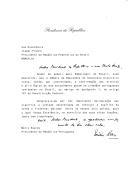 Carta do Presidente da República, Mário Soares, dirigida a Itamar Franco, Presidente da República Federativa do Brasil, congratulando-se pelo facto de a Câmara dos Deputados do Congresso brasileiro ter votado, por unanimidade, "a confirmação dos direitos e privilégios que actualmente gozam os cidadãos portugueses residentes no Brasil".