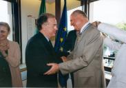 O Presidente da República, Jorge Sampaio, cumprimentando o Dr. Michel Rosseti, ex-Presidente da Câmara de Genebra e Presidente da Associação Suíça-Portugal, por ocasião da sua condecoração com a Ordem do Infante D. Henrique, grau de Grande Oficial, em Genebra, no dia 3 de junho de 2000.