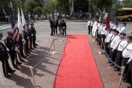 Comemorações do Dia de Portugal, de Camões e das Comunidades Portuguesas 2018, nos
Estados Unidos da América. O Presidente da República é recebido, na Massachusetts State House em Boston, pelo Governador do Estado, Chalie Parker, numa cerimónia de boas-vindas antes da sessão solene comemorativa do Dia de Portugal, a 11 de junho de 2018. 