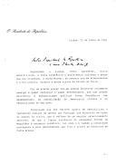 Carta do Presidente da República, Mário Soares, dirigida a Patricio Aylwin Azocar, Presidente da República do Chile, agradecendo "o acolhimento caloroso e amigo" dispensado a si e a toda a comitiva portuguesa durante a Visita de Estado ao Chile e elogiando o papel do Presidente chileno "na consolidação da democracia chilena e na reconciliação do seu povo".