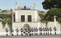 O Presidente da República, Jorge Sampaio, assiste ao render da guarda, no Palácio de Belém, em 2001