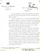 Pedido de autorização, dirigido pelo Secretário da Presidência da República ao Ministro da Presidência, para aquisição urgente, com dispensa de concurso e de contrato escrito, de viatura Rolls-Royce, Phantom V, de 7 lugares, à firma C.Santos, Lda., pelo valor de 721.000$00 , face à necessidade urgente da Presidência de adquirir "um automóvel destinado à alta representação de Sua Excelência o Chefe de Estado".