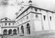 Reprodução de uma foto antiga de uma igreja da cidade de Angra do Heroísmo