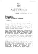 Carta do Presidente da República de Angola, José Eduardo dos Santos, endereçada ao Presidente da República Portuguesa, Jorge Sampaio, manifestando-lhe a sua "grande preocupação pela situação reinante em Timor-Leste" e sugerindo que "Portugal assuma maior protagonismo na busca de uma solução urgente para a crise criada deliberadamente pelas forças policiais e militares da Indonésia no Território".