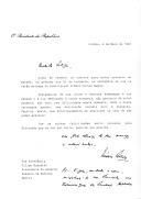 Carta do Presidente da República, Mário Soares, dirigida ao Presidente do Governo espanhol, Felipe Gonzalez, lamentando, por dificuldades de agenda, não poder estar presente em Aachen, na Alemanha, no dia 20 de maio de 1993, para assistir à entrega do Prémio Carlos Magno e felicitando-o pela distinção que lhe foi feita.