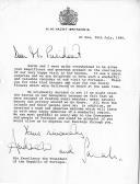 Carta do Príncipe André de Inglaterra, endereçada ao Presidente da República de Portugal, [Mário Soares], a partir do Iate Real "Britannia", agradecendo, em seu nome e da Princesa Sarah, o presente recebido durante a visita aos Açores, durante a Lua de Mel, e expressando a sua gratidão ao Governo e ao Povo português, pelo acolhimento recebido, na ocasião.