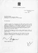 Carta do Presidente de Estado da África do Sul, Marais Viljoen, dirigida ao Presidente da República de Portugal, Ramalho Eanes, agradecendo carta e ofertas que lhe foram remetidas por ocasião do Dia 10 de Junho, Dia de Portugal, de Camões e das Comunidades Portuguesas no Estrangeiro.