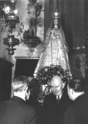 O Presidente da República Américo Tomás e a sua mulher, D. Gertrudes Tomás na procissão de Nossa Senhora da Saúde, em Lisboa. 