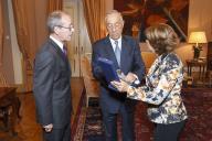 O Presidente da República Marcelo Rebelo de Sousa recebe uma delegação das Selecções do Reader's Digest que lhe entrega o prémio “Personalidade de Confiança 2016”, na categoria Político, a 10 maio 2016