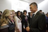 O Presidente da República, Aníbal Cavaco Silva, visita a Escola Secundária Eça de Queirós, por ocasião do “Dia da Língua Portuguesa e da Cultura da CPLP”, na Rua Cidade de Benguela, Olivais-Sul, Lisboa, a 5 de maio de 2010