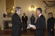 O Presidente da República, Aníbal Cavaco Silva, recebe as cartas credenciais de novos Embaixadores em Portugal, a 28 de abril de 2010