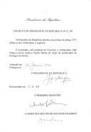 Decreto que exonera, sob proposta do Governo, o embaixador João Diogo Correia Saraiva Nunes Barata do cargo de Embaixador de Portugal em Roma [Itália].