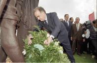 O Presidente da República e Senhora de Jorge Sampaio assistem à inauguração da Estátua de Mahatma Gandhi e do Templo da Comunidade Hindu, a 4 de novembro de 1998