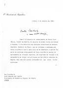 Carta do Presidente da República, Mário Soares, dirigida ao Presidente da República Popular de Angola, José Eduardo dos Santos, informando ter recebido, no decurso de uma visita de Estado a Espanha, o Vice-Ministro das Relações Exteriores do Governo angolano, que lhe transmitiu a mensagem do chefe de Estado de Angola dando conta do agravamento da situação angolana, em resultado da invasão e atuação no território angolano das tropas sul-africanas, e assegurando a prossecução do apoio português a "todas as ações que possam conduzir a uma solução desse conflito" e da sua intenção de continuar "a condenar, sem hesitações, as intervenções militares estrangeiras em Angola".