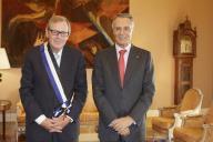 O Presidente da República, Aníbal Cavaco Silva, condecora o embaixador alemão, Helmut Elfenkämper, com a Grã-Cruz da Ordem do Infante D. Henrique, a 15 de outubro de 2013