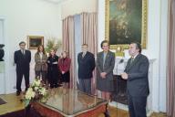 Cerimónia de posse da Senhora Dona Maria José Ritta como presidente da Comissão Nacional para o Ano Internacional dos Voluntários, no Palácio de S. Bento, a 5 de dezembro de 2000