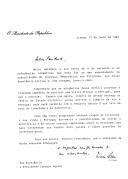 Carta do Presidente da República, Mário Soares, endereçada à Presidente da República das Filipinas, Corazon Aquino, agradecendo a carta de 9 de junho de 1992, e lamentando que não tenha sido possível concretizar a visita oficial a Portugal, antes do final do seu mandato, mas esperando que, "liberta do pesado encargo da chefia do Estado filipino", possa finalmente vir a Portugal.