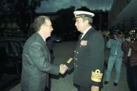 O Presidente da República, Jorge Sampaio, condecora o Bergantim Real no Museu de Marinha, a 20 de novembro de 1997