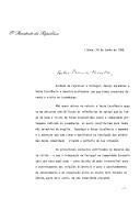 Carta do Presidente da República, Mário Soares, dirigida ao Presidente do Governo do Luxemburgo, Jacques Santer, agradecendo "a maneira acolhedora" com que foi recebido, junto com a sua comitiva, durante a visita oficial ao Luxemburgo e agradecendo o "o empenho e a abertura" manifestada na resolução dos problemas da comunidade portuguesa radicada no Grão Ducado.