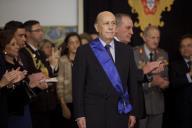 O Presidente da República, Aníbal Cavaco Silva, condecora o Ex-Presidente General António Ramalho Eanes e o último Governador de Macau, Tenente-General Vasco Rocha Vieira, em cerimónia realizada no Palácio de Belém, a 18 de dezembro de 2015 