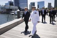 Comemorações do Dia de Portugal, de Camões e das Comunidades Portuguesas 2018, nos
Estados Unidos da América. A bordo do NRP Sagres, atracado no Porto de Boston, o Presidente Marcelo Rebelo de Sousa presencia a assinatura de dois memorandos de Entendimento e agraciou cinco personalidades da Nova Inglaterra por ocasião das Comemorações do Dia de Portugal, de Camões e das Comunidades Portuguesas, 11 de junho de 2018. 