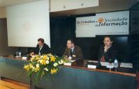 Mesa do Painel 1, composta por Patrick Champagne (orador), José Virgílio Borges Pereira (moderador) e Manuel Pinto (comentador), durante a Conferência "Os Cidadãos e a Sociedade de Informação" realizada no Centro Cultural de Belém, nos dias 9 e 10 de dezembro de 1999
