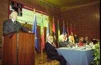 O Presidente da República, Jorge Sampaio, preside à Sessão de Abertura da Festa da Língua Portuguesa e à entrega do Prémio Camões 2000 ao escritor Autran Dourado, no Centro Cultural Olga Cadaval, em Sintra, a 7 de maio de 2001