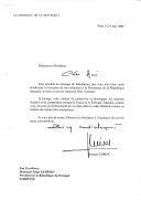 Carta do Presidente da República Francesa, Jacques Chirac, endereçada ao Presidente da República de Portugal, Jorge Sampaio, agradecendo a sua mensagem de felicitações por ocasião da sua reeleição para a Presidência da França.