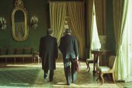 O Presidente da República, Jorge Sampaio, e João Cravinho a passarem pela Sala Imperio, do Palácio de Belém
