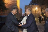 O Presidente da República, Aníbal Cavaco Silva, entrega o Prémio Aga Khan para a Arquitetura, no Castelo de S. Jorge, a 6 de setembro de 2013