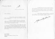 Carta do Presidente da República, Ramalho Eanes, endereçada ao Presidente de Estado da África do Sul, Marais Viljoen, por ocasião do Dia de Portugal, de Camões e das Comunidades Portuguesas no Estrangeiro e remetendo uma "oferta alusiva à gesta marítima de Portugal" e à "vocação universalista" do povo português.