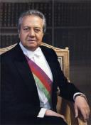 Retrato oficial do Presidente da República, Mário Soares, com traje de gala e insígnias da Banda das Três Ordens