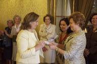Maria Cavaco Silva recebe, no Palácio de Belém, os participantes no Bazar Diplomático de 2009, sendo entregues a instituições de apoio à Terceira Idade os donativos atribuídos com base nas receitas do Bazar, a 18 de maio de 2010