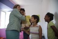A Dra. Maria Cavaco Silva visita, em Lisboa, o Centro de Acolhimento Temporário para crianças em perigo, vítimas de maus-tratos e/ou negligência - Casa das Cores, a 13 de julho de 2009