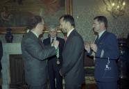 O Presidente da República, Jorge Sampaio, condecora o professor universitário, Viriato Soromenho Marques, e o empresário Manuel Teixeira de Abreu, a 21 de maio de 1997