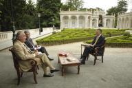 O Presidente da República, Aníbal Cavaco Silva, concede uma entrevista à SIC, nos Jardins da Cascata do Palácio Nacional de Belém, a 16 de julho de 2010