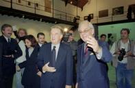 Deslocação do Presidente da República, Jorge Sampaio, à Galeria da Mitra, onde visita a exposição "E Assim Acontece", de Carlos Pinto Coelho, a 20 de outubro de 2000