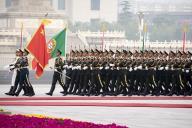 No final do primeiro dia da Visita de Estado, o Presidente da República Marcelo Rebelo de Sousa é recebido, no Grande Palácio do Povo em Pequim, pelo Presidente da República Popular da China, Xi Jinping, a 29 de abril de 2019