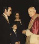 O Papa João Paulo II recebe no Vaticano o Presidente Ramalho Eanes, a Dr.ª Manuela Eanes e Manuel Eanes aquando da visita a Itália e à Santa Sé, entre 14 e 17 de maio de 1980.