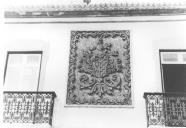 Reprodução de uma de foto antiga relativa ao brasão de um edifício, na cidade de Angra do Heroísmo