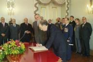 O Presidente da República, Jorge Sampaio, confere posse ao Chefe de Estado Maior da Força Aérea, General Manuel José Taveira Martins, a 16 de dezembro de 2003