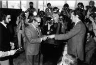 O Presidente da República, Francisco Costa Gomes, no momento em que exerce o seu direito de voto, nas eleições legislativas de 25 de abril de 1976.