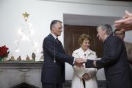 O Presidente da República, Aníbal Cavaco Silva, visita o Centro Comunitário da Paróquia de Carcavelos, a 24 de dezembro de 2009